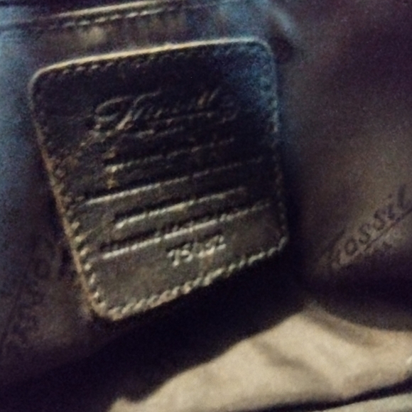 Fossil Leather Shoulder Bag - Picture 2 of 9